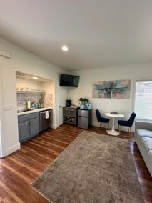 Cozy West Side Bend Townhouse, Lower Unit - Image 4