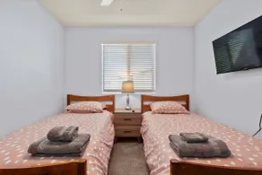 Blissful Haven | Serene Retreat Near the Strip - Image 4