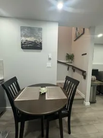 Modern &Homely Legal Suite with Driveway Parking - Image 4