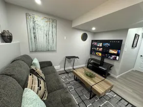 Modern &Homely Legal Suite with Driveway Parking - Image 2