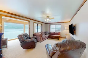 4BR lakefront hideaway with games, & grill - Image 2