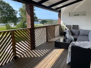 Beachfront villa with sea view and large garden - Image 2