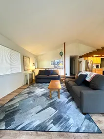 Redwood Getaway with Hot Tub - Image 4