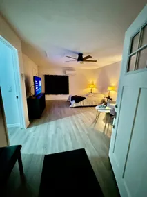 Private Guesthouse near downtown & Airport - Image 4