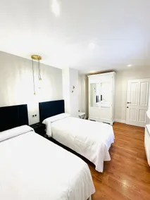 Apartamentos Puente Romano Suites Parking Gratis - Image 2