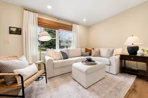 Modern cottage close to downtown - Image 3