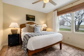 Modern cottage close to downtown - Image 2