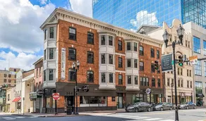 Downtown Luxe Retreat + Free Garage Parking - Image 3
