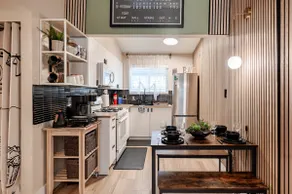Modern 2BR Townhouse Near LV Strip | K & Q Beds! - Image 3