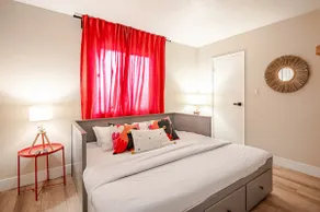 Modern 2BR Townhouse Near LV Strip | K & Q Beds! - Image 5