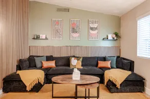 Modern 2BR Townhouse Near LV Strip | K & Q Beds! - Image 2