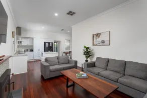 Charming Large Home: Modern Comfort and Convenience - Image 2