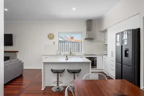 Charming Large Home: Modern Comfort and Convenience - Image 3