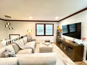 Sleek & Cozy Home ~ Olathe - Image 3