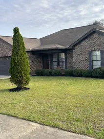 Spacious Crimson 4BR Oasis - Image 2