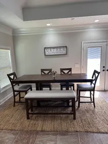 Spacious Crimson 4BR Oasis - Image 5