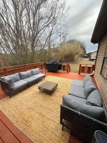 Spacious Crimson 4BR Oasis - Image 4