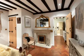 Luxury Eton Cottage-Design Led - Image 4