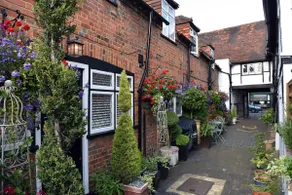Luxury Eton Cottage-Design Led - Image 2