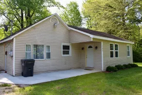 4 BR Spacious Home by Lake MI w/ BBQ Grill & Deck - Image 5