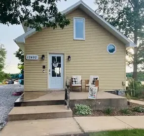 McCarthy Lake Cottage - Image 2