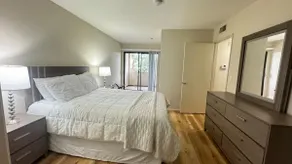 Chic West LA Getaway - Image 4