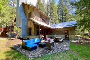 Woodland 3BR with hot tub, patios & fireplaces - Image 3