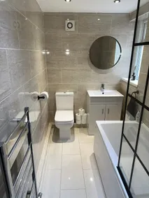 2bedroom house with free parking - Image 5