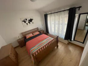 Large 24/7 secure country flat, central hub - Image 2
