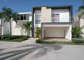 Beautiful villa with pool in a gated community - Image 3