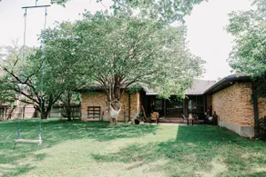 Cozy Spacious home w/ backyard near A&M & Legends - Image 5