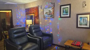Cozy retreat, near everything! 9mins to airport - Image 4