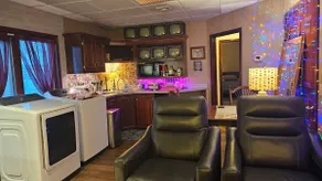 Cozy retreat, near everything! 9mins to airport - Image 3