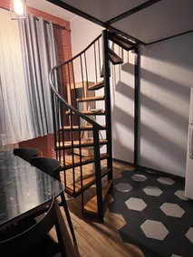 Chic Escape in the Heart of the City - Image 4