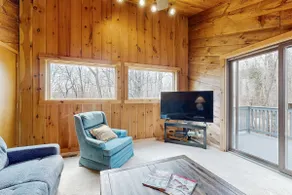 5BR dog-friendly home with hot tub, firepit, grill - Image 3