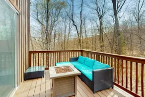 5BR dog-friendly home with hot tub, firepit, grill - Image 2