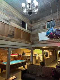 Large group/sleeps 10/ game room/near Diamond Mine - Image 2