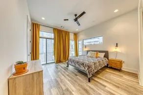 Dog-Friendly 2BR Near UT & Q2 | Free Parking - Image 5