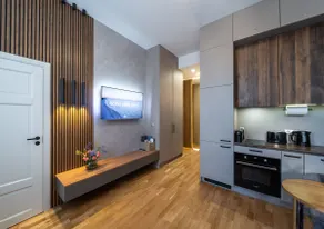 Free parking | Elegant, modern Apartment - Image 4