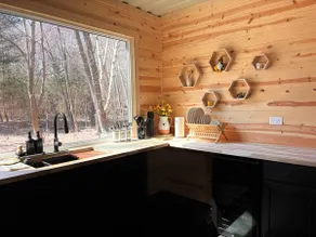 Beehive shipping container cabin - Image 3