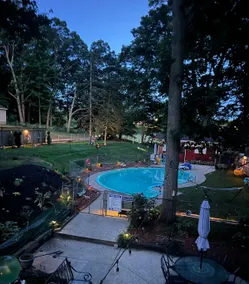 Large Pool & Hottub Oasis - Image 3