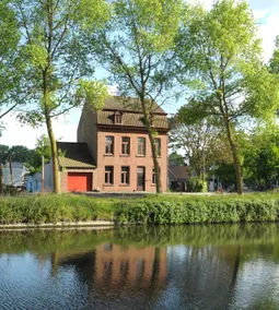 Authentic family house with garden along Damse Vaart - Image 4