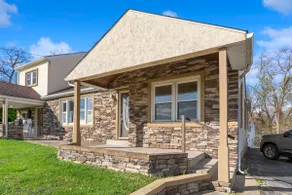 Contemporary Oasis: 2BR 2 BA APT - Image 3