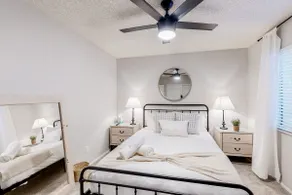Charming 2BR with a work desk, grill, patio, & AC - Image 4