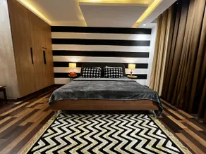 Magnum: Gold Crest One Bed Apt - Image 5
