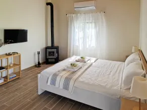 Cozy Owl's Studio Home - Image 3