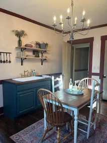 1850’s Colonial Home-walk to local restaurants - Image 3