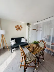 Sunny studio close to the ocean - Image 1