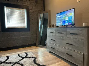 Unbeatable Charm & Convenience On The Square! - Image 3