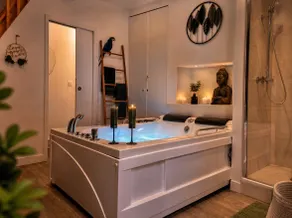 Jacuzzi in Rouen, near the train station, quiet, relaxation guaranteed - Image 2